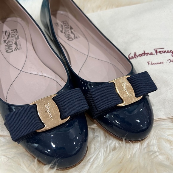 Authentic Salvatore Ferragamo size 7.5 Varina  Ballet Flats - Picture 3 of 8